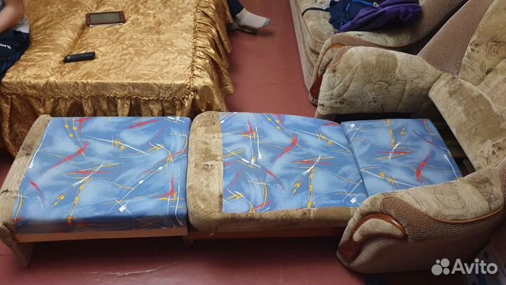 Кресло два и диван,всё раздвижные