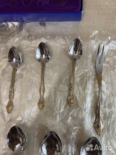 Набор новых столовых приборов 