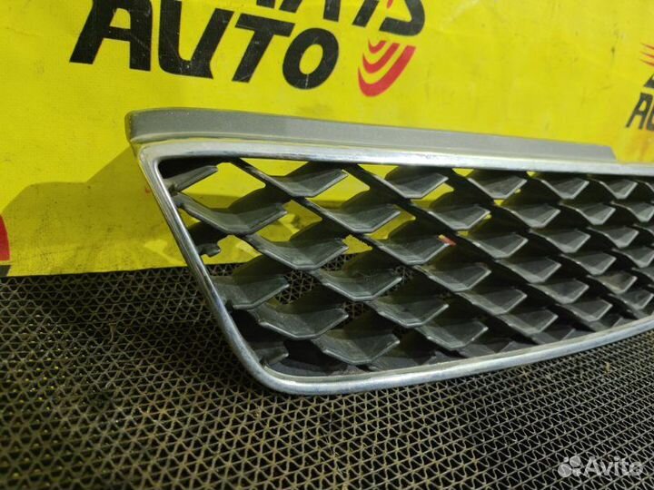 Решетка радиатора Nissan Laurel GC35