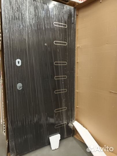 Дверь входная металлическая новая