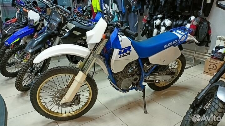 Мотоцикл Suzuki DR250S