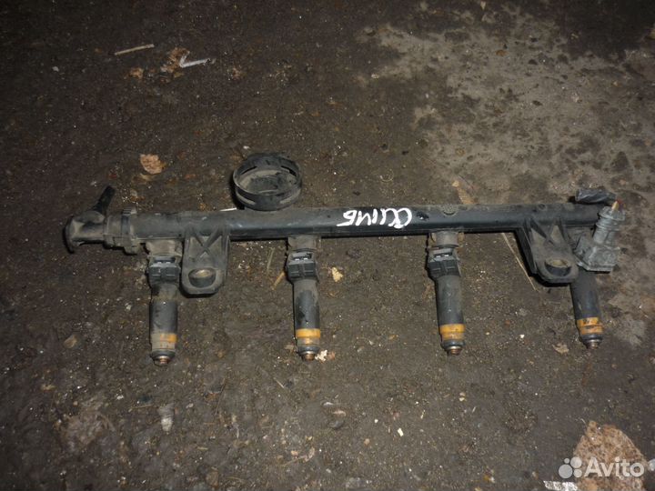 Топливная рампа с форсунками Рено симбол