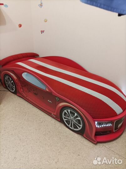 Детская кровать-машинка