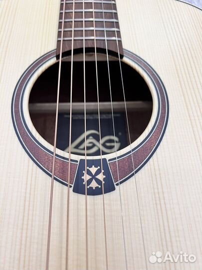 Акустическая гитара