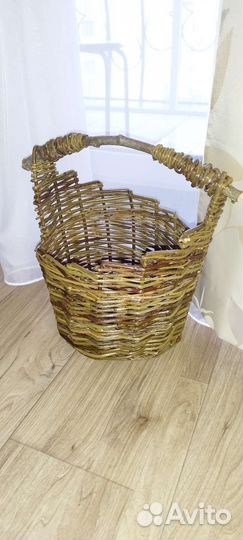 Корзина из лозы в винтажном стиле