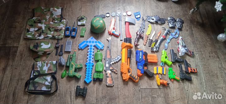 Игрушечное оружие и обмундирование