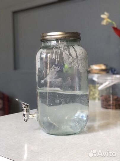 Банка с краном