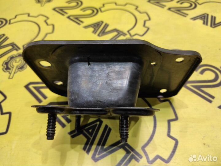 Кронштейн усилителя бампера задний правый Infiniti