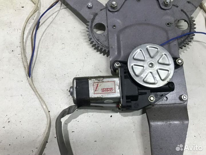 Стеклоподъемник Renault Logan универсальный