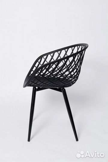 Стул черный пластиковый