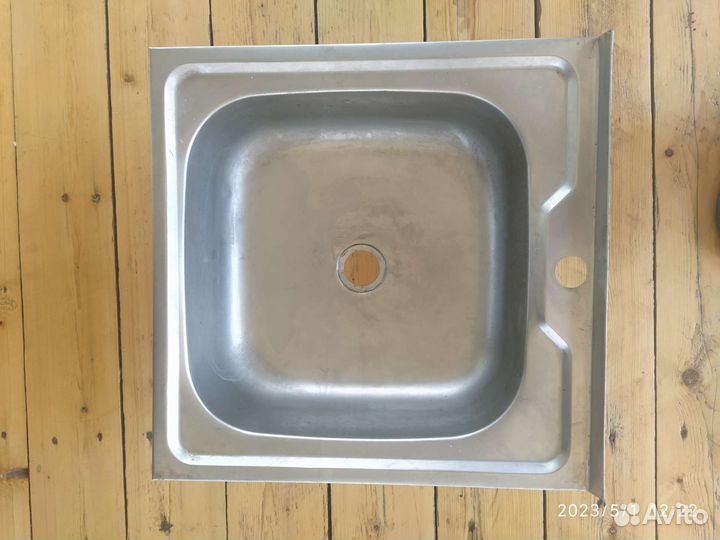 Мойка накладная