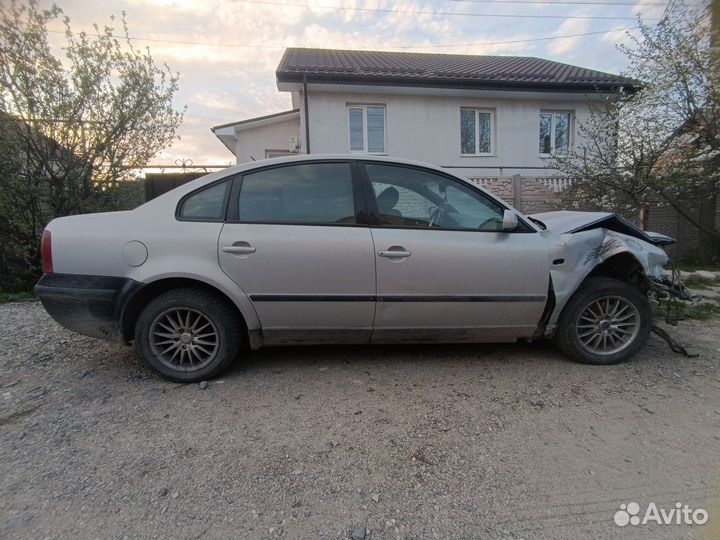 Volkswagen Passat 1.8 МТ, 2000, битый, 395 000 км