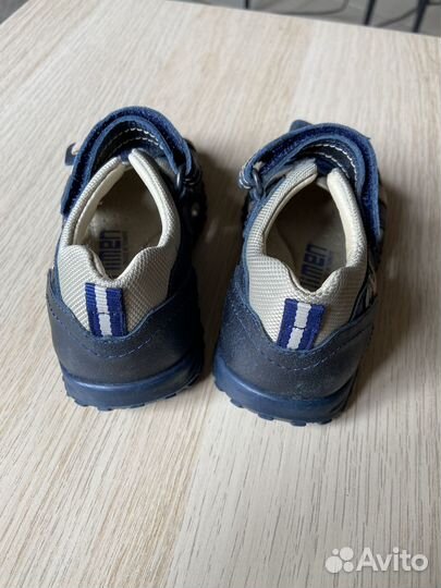 Сандалии и ботинки детские 25