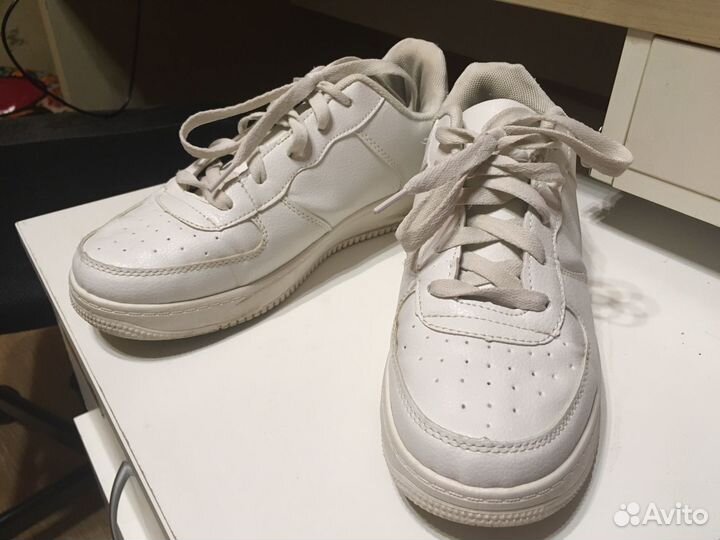Белые кроссовки кожа 39