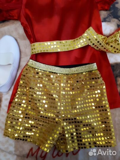 Костюм для девочки и чешки