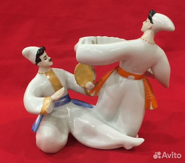 Статуэтка фарфоровая. Перепляс с Бубном. СССР