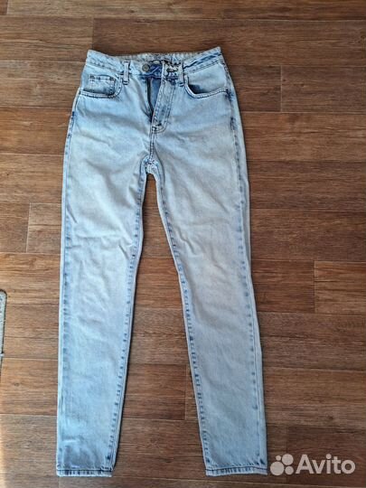 Джинсы mom fit