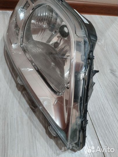 Фара на ларгус