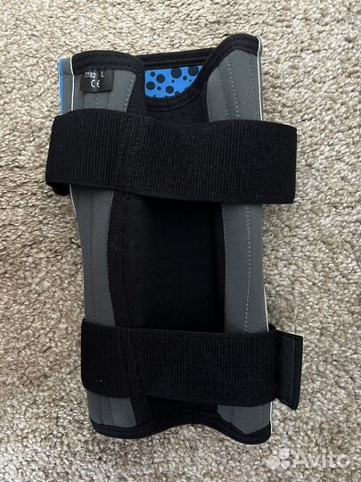 Наколенник Rehband неопреновый c отверстием 7782