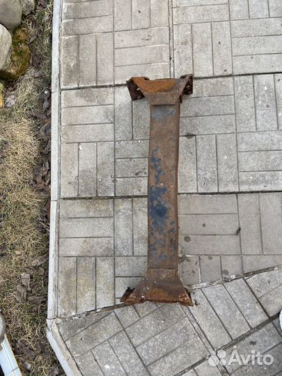 Траверса средняя поперечная