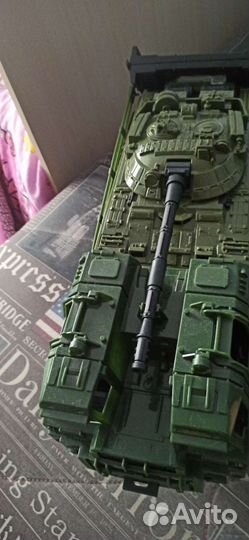 Военный тягач с танком