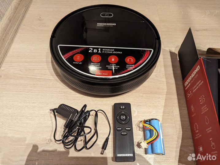 Робот пылесос Redmond