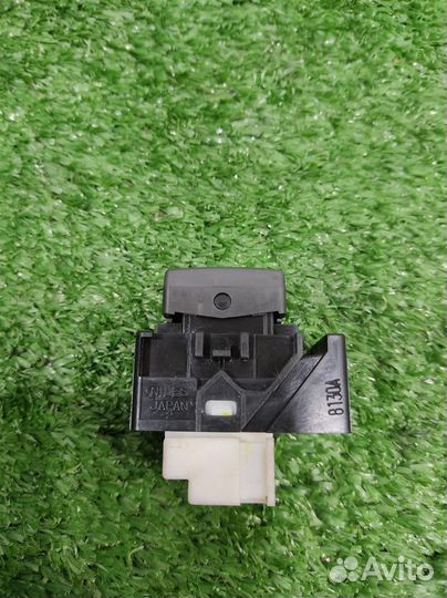Кнопка центрального замка Subaru Tribeca WX 2009