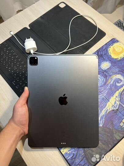 iPad Pro 12 9, 1tb, 2020 wifi + keyboard