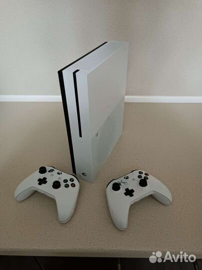 Приставка Xbox One s