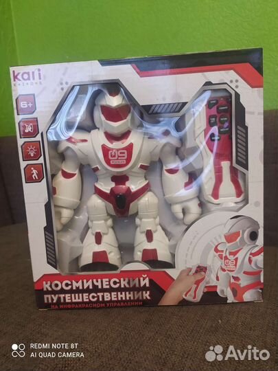 Робот космический путешественник