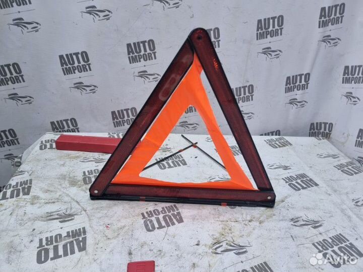 Знак аварийной остановки Audi A3 8P