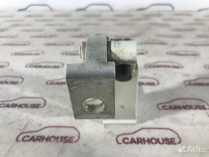 Петля двери передняя правая Volkswagen Touareg NF