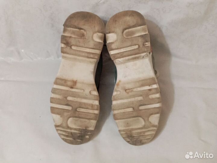 Кроссовки женские