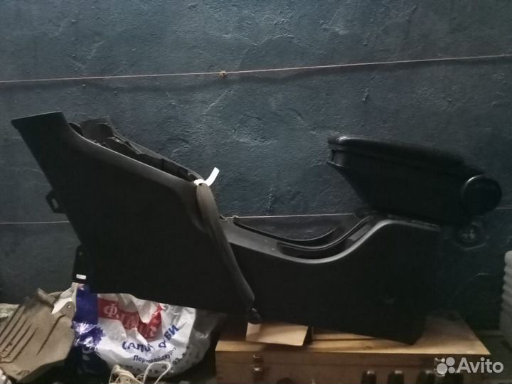 Подлокотник с тоннелем на круз