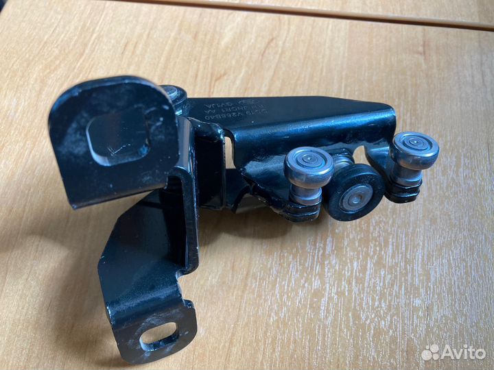 Каретка (ролик) сдвижной двери Ford Tranzit