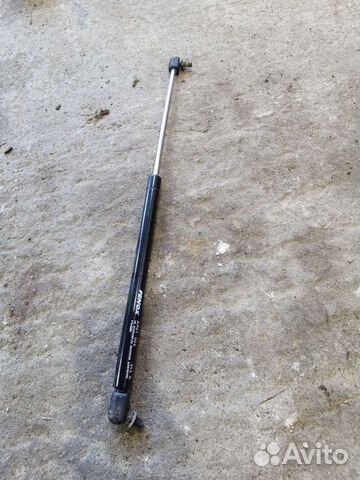 Амортизатор крышки багажника volkswagen golf 3