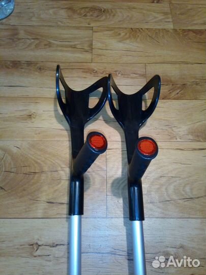 Костыли подлокотные черного цвета, новые