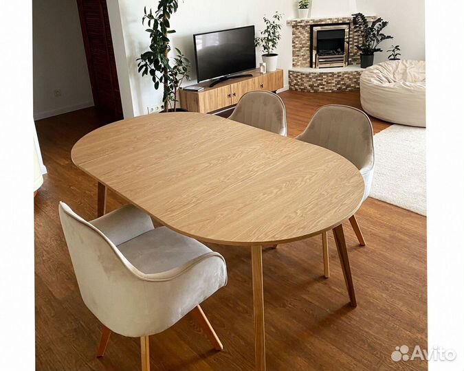 Стол в скандинавском стиле