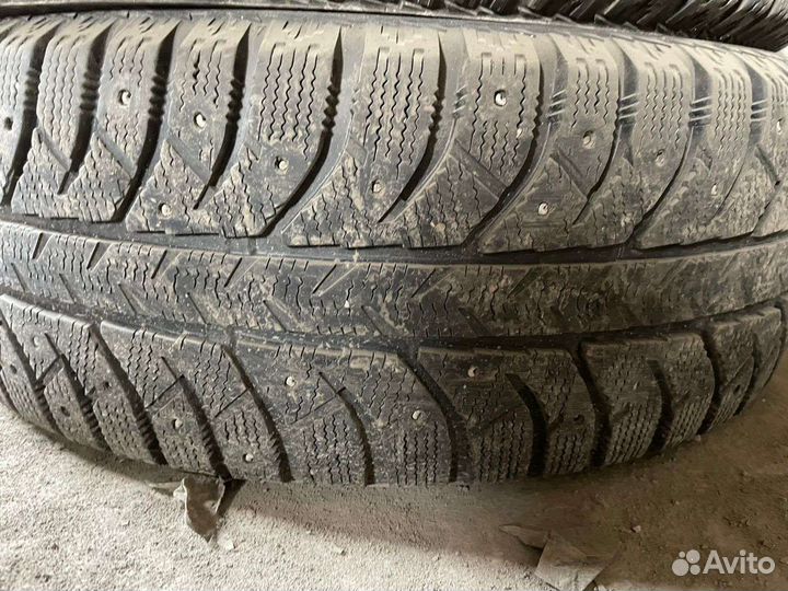 Bridgestone Ice Cruiser 7000 215/60 R17 100H