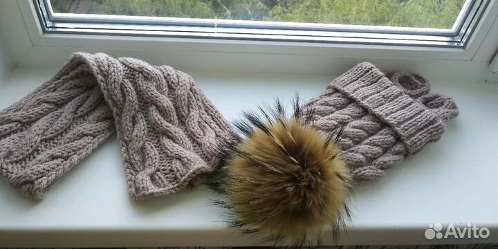 Вязаная шапка с помпоном, шарф