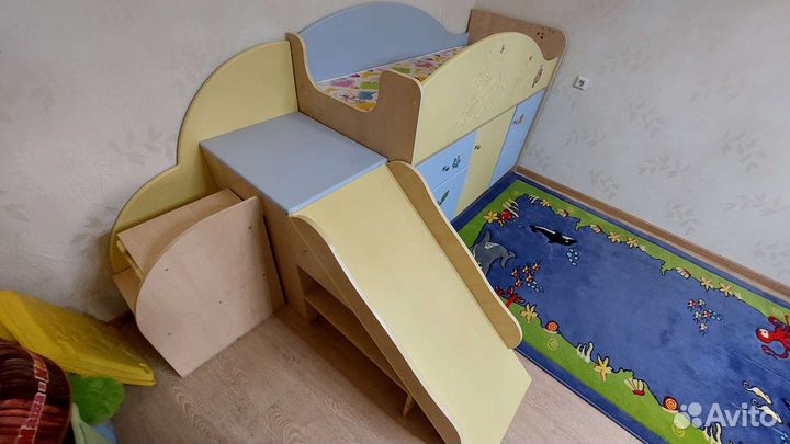 Детская кровать и стол