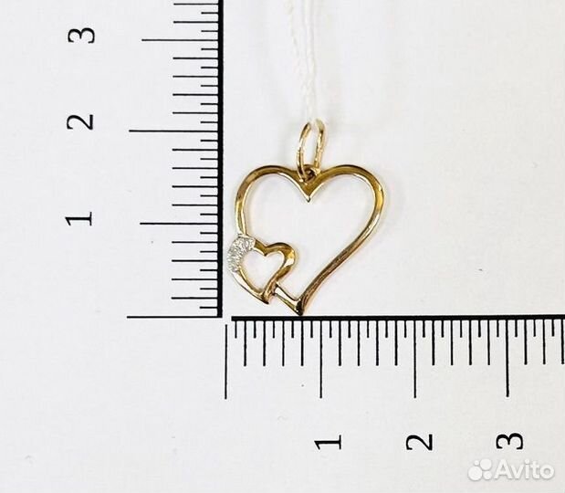 Золотая подвеска с камнем