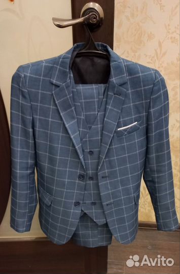 Продам костюм тройка для мальчика