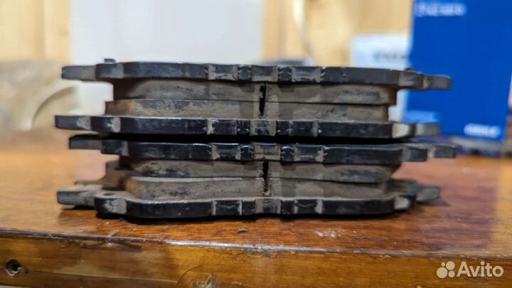 Передние тормозные колодки Toyota Camry XV70