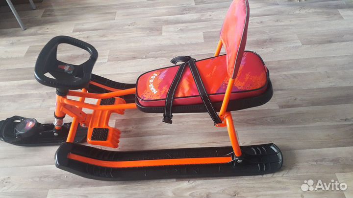 Детский снегокат с ручкой