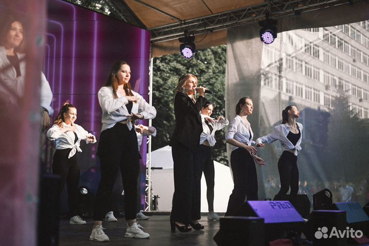 Вокалистка, певица на мероприятия
