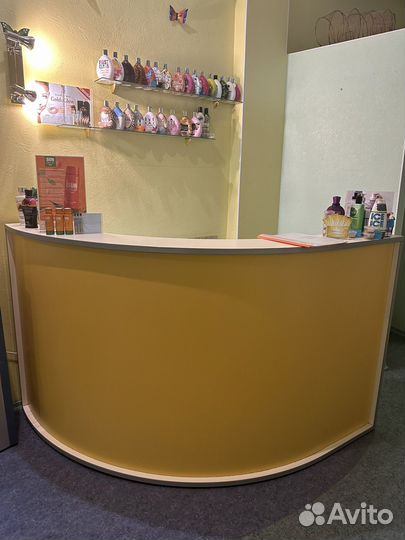 Стойка ресепшн