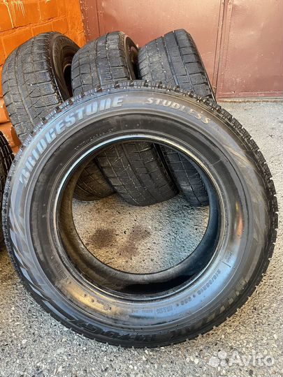 Bridgestone Blizzak Revo GZ 215/65 R16