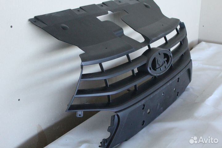 Накладка переднего бампера средняя Лада Веста