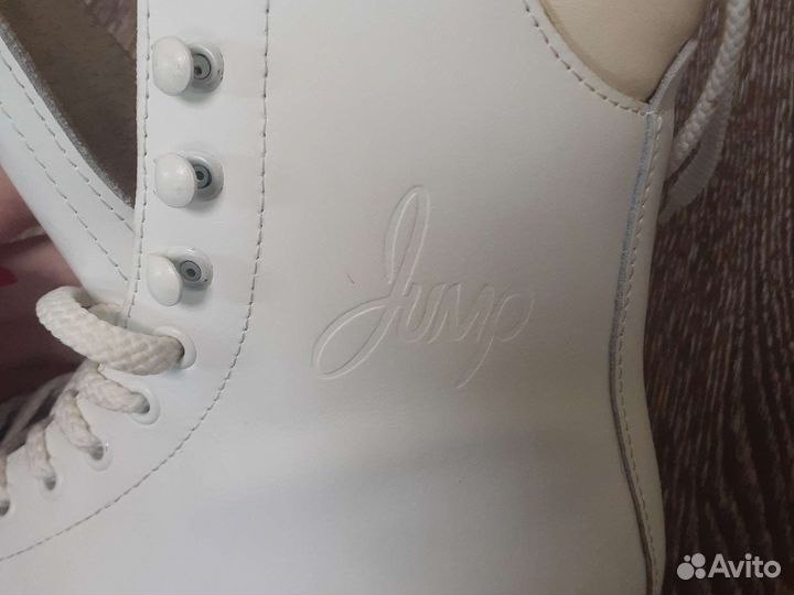 Коньки фигурные кожаные